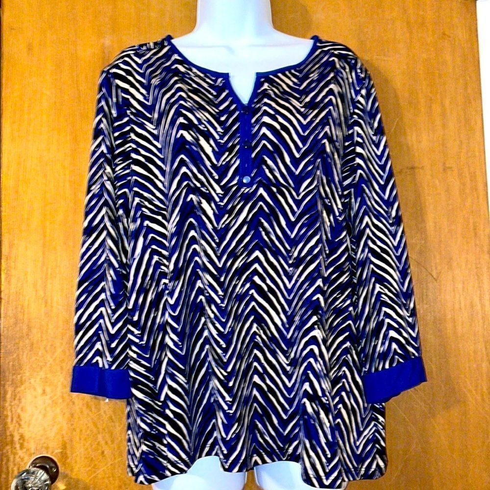 NY collection shirt! SizeXL! Blue/White zigzag! Very soft and flowy! 3/4 sleeves